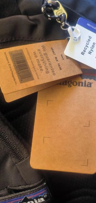 Bandolera Patagonia Atom 8L Negra