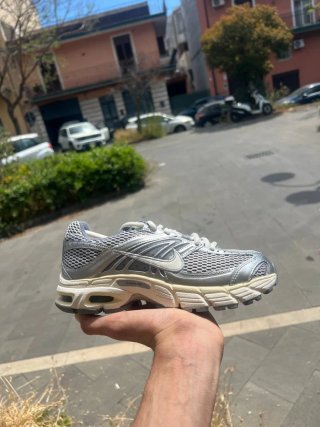 Nike Air Max Moto 2K