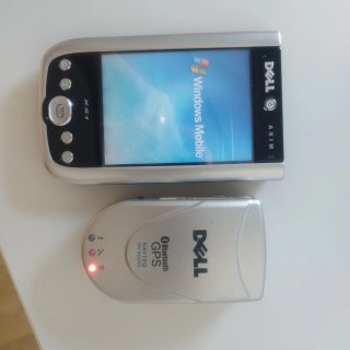PDA Dell AXIM X51 en color negro y plateado. Inclu