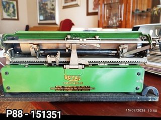 Macchina da scrivere Royal Portable P88 Verde