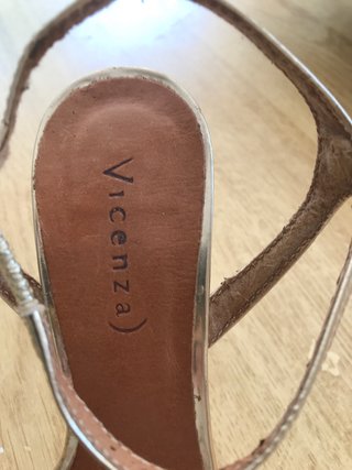 Sandalias Vicenza Piel Doradas.