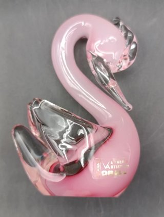 Scultura di cigno in cristallo Murano rosa trasparente