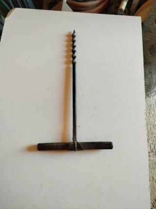 Taladro manual antiguo