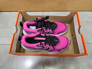 Nike Cosmic Runner (GS) Talla 36 / 4Y