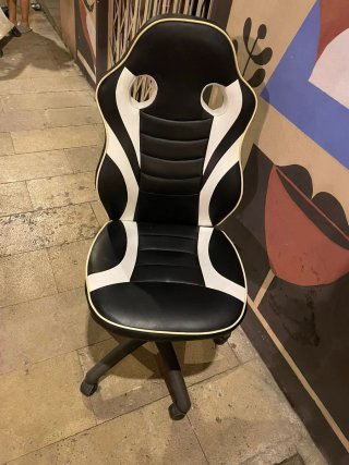 Silla Gamer Negra y Blanca Mendler HWC-F59