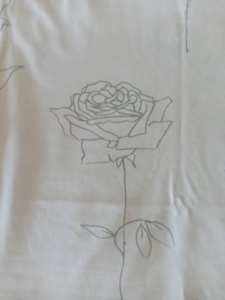 Camiseta top blanco estampado rosas