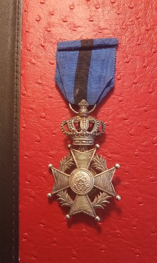 Orden Leopoldo II Cruz Caballero