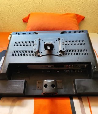 Televisor VDC 19" + Soporte Pared