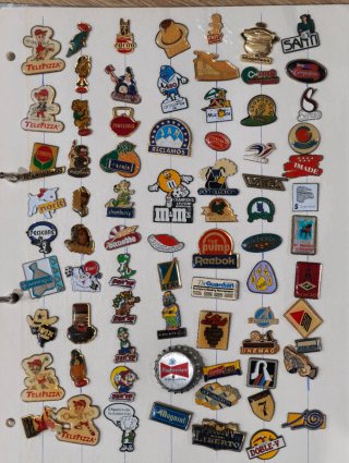 Lote de 300 pins de marcas