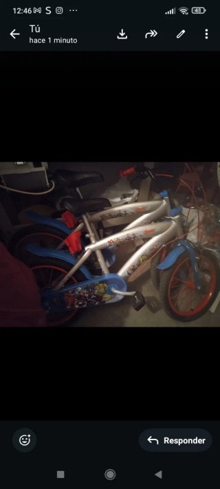 Bicicleta infantil con diseño de superhéroes