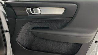 Volvo XC40 2025