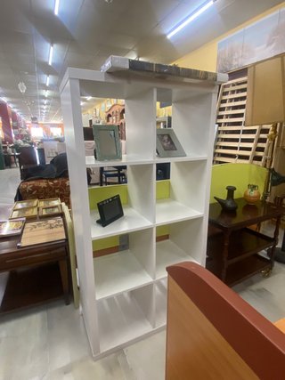 Estantería blanca modular
