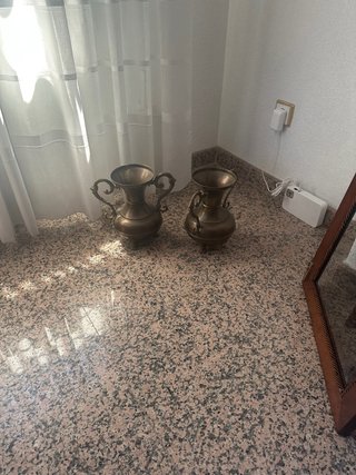 Candelabro de metal dorado