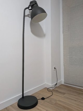 Lámpara de pie HEKTAR Ikea gris oscuro