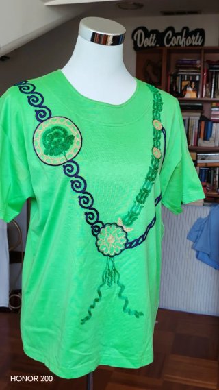 Maglietta donna verde Sensazione ricamata