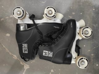 Patines negros 4 ruedas KRF SCHOOL y bolsa