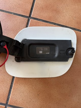 Tapa Combustible Opel Astra K con motor de cierre