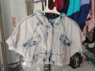 Chaquetilla vaquera con capucha