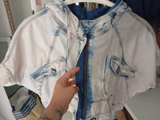 Chaquetilla vaquera con capucha