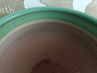 Macetas verde y beig de barro y cerámica