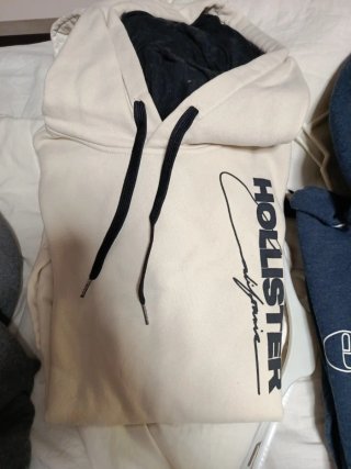 Sudadera Hollister Beige y Negra