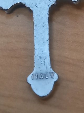 Crocifisso di collana rosario e immagine San Pio