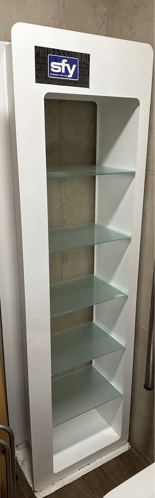 Estantería de cristal y aluminio