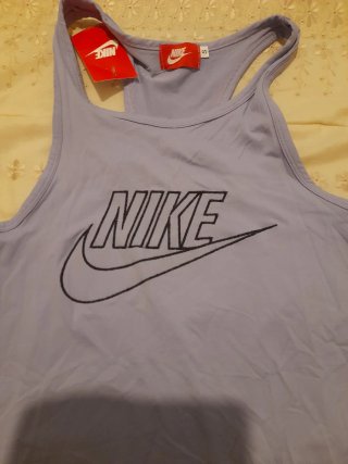 Camiseta tirantes Nike morada talla S