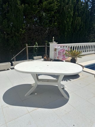 Tavolo da giardino ovale in plastica