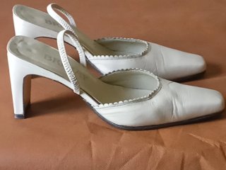 Zapatos de novia en piel color nácar talla 35
