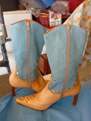 Stivaletti donna beige e blu