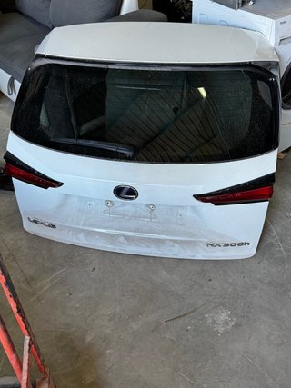 Portón trasero Lexus NX300h