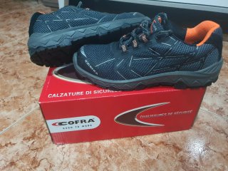 Zapatos de trabajo Cofra negros y naranjas