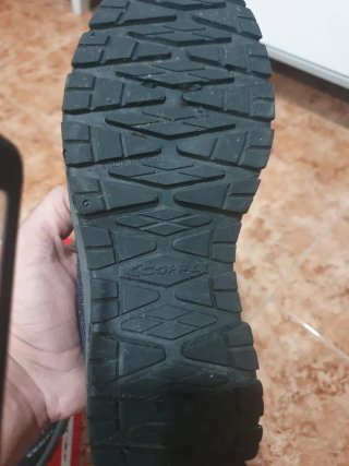 Zapatos de trabajo Cofra negros y naranjas