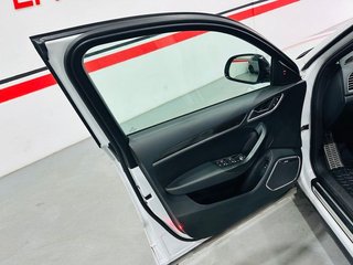Audi Q3 RS Q3 (2016)
