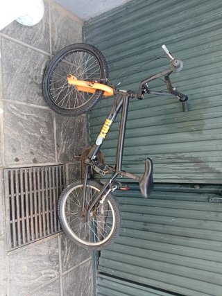 Bicicleta BMX Negra