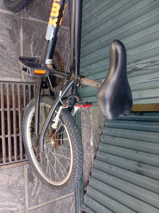 Bicicleta BMX Negra