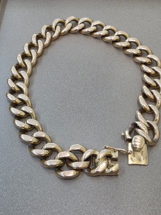 Pulsera de eslabones dorados
