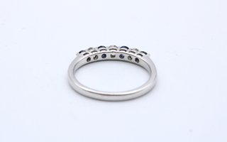 Anillo Oro Blanco 18kt Diamantes y Zafiros