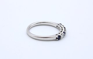 Anillo Oro Blanco 18kt Diamantes y Zafiros