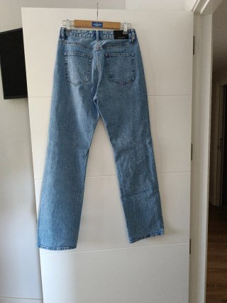 Pantalón vaquero tiro alto azul claro