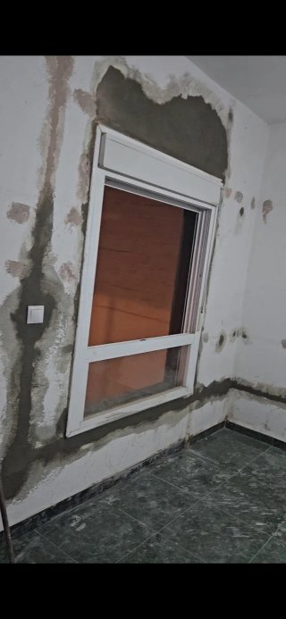 Ventana blanca PVC Con cristales, persiana