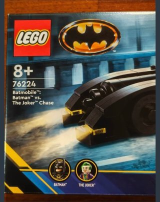 LEGO 76224 Batmobile Batman vs Joker Chase