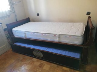 Mesa auxiliar con ancla náutica