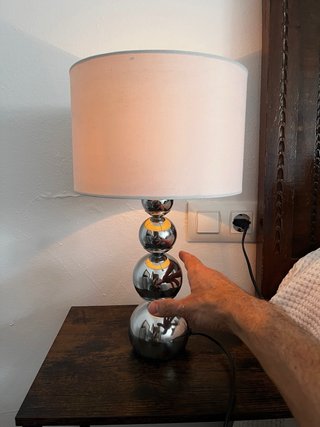 Lámpara de mesa táctil moderna