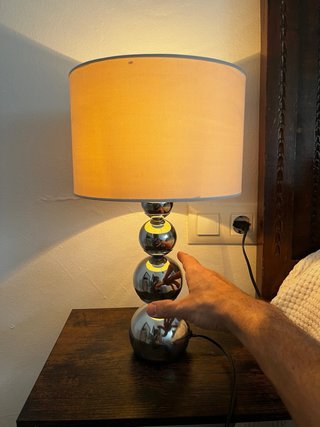 Lámpara de mesa táctil moderna