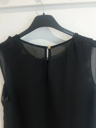 Blusa transparente con volantes