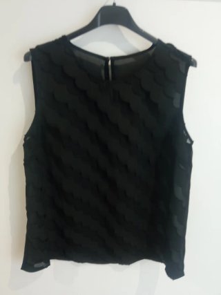 Blusa transparente con volantes