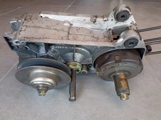 motor Derbi Variant pedales