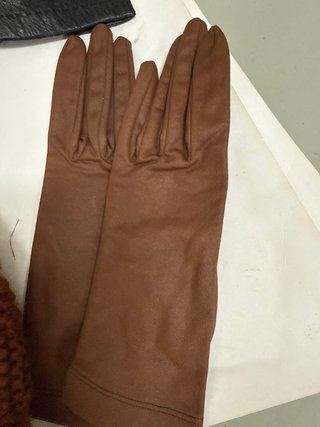 Lote de guantes y gorro de lana